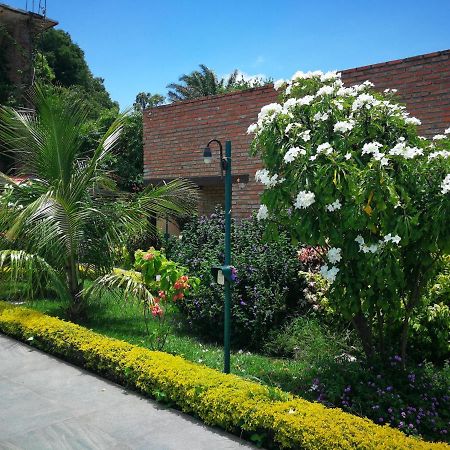 Los Jazmines Hotel Resort Warnes Exterior photo