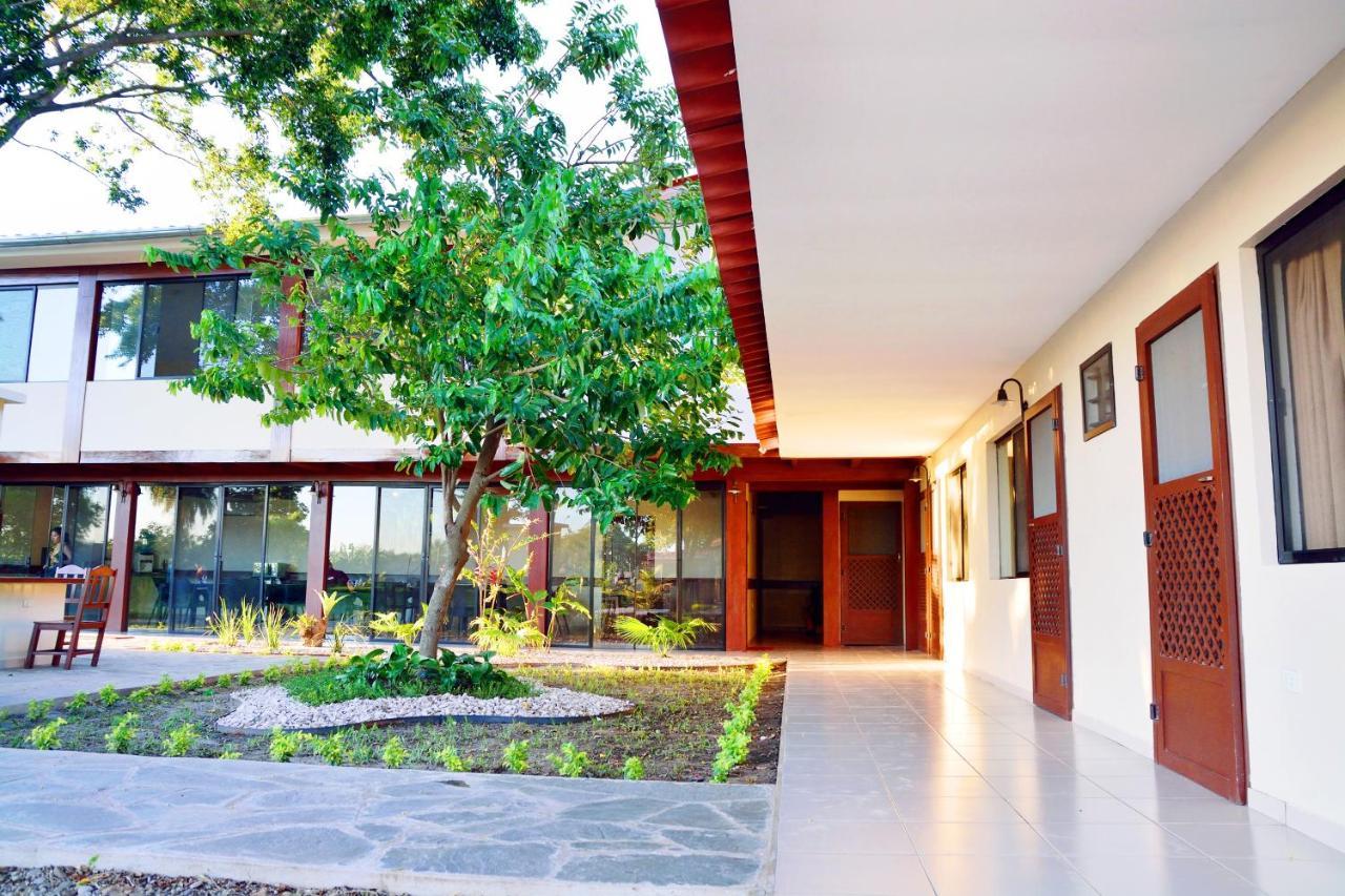Los Jazmines Hotel Resort Warnes Exterior photo