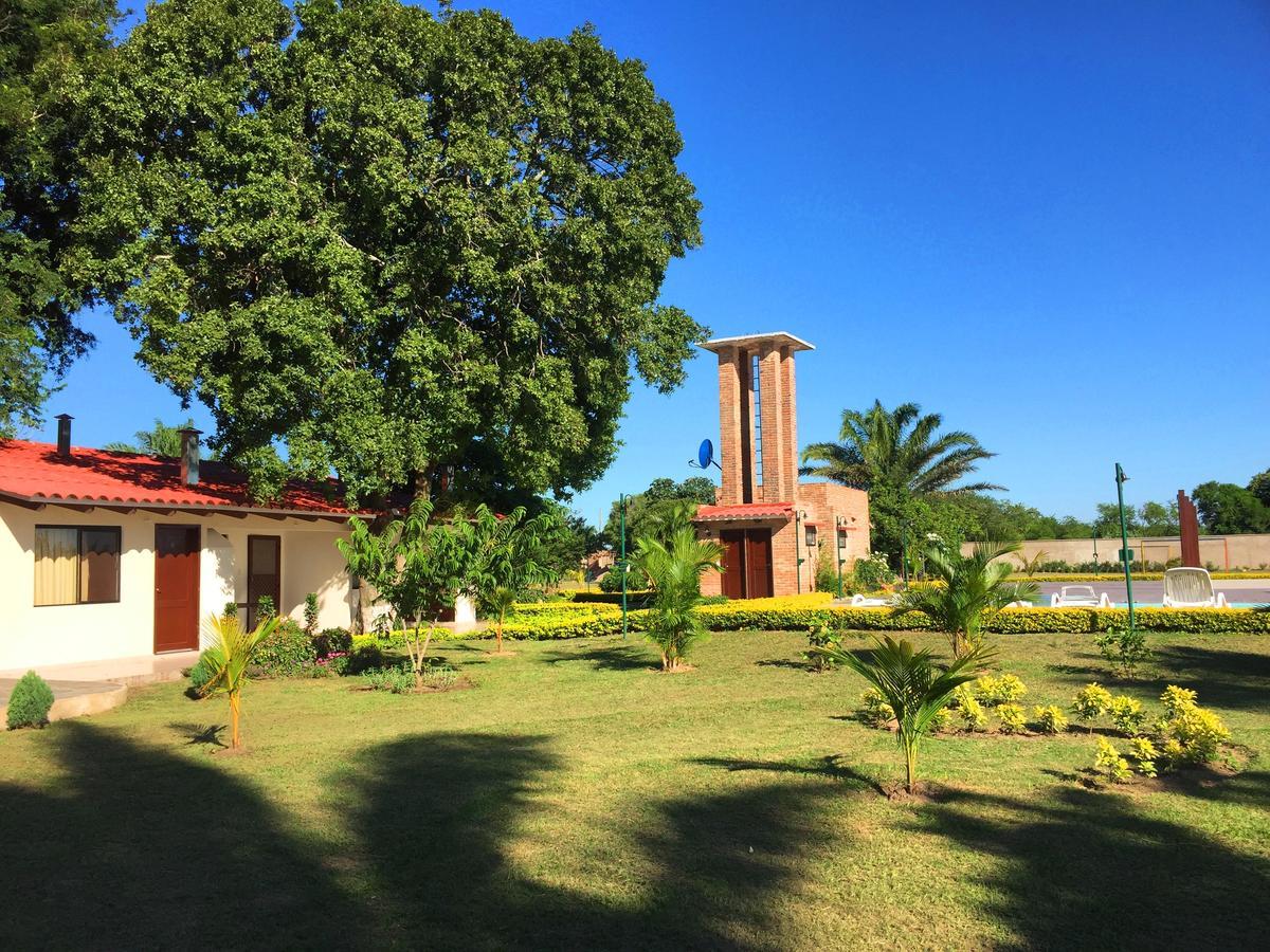 Los Jazmines Hotel Resort Warnes Exterior photo