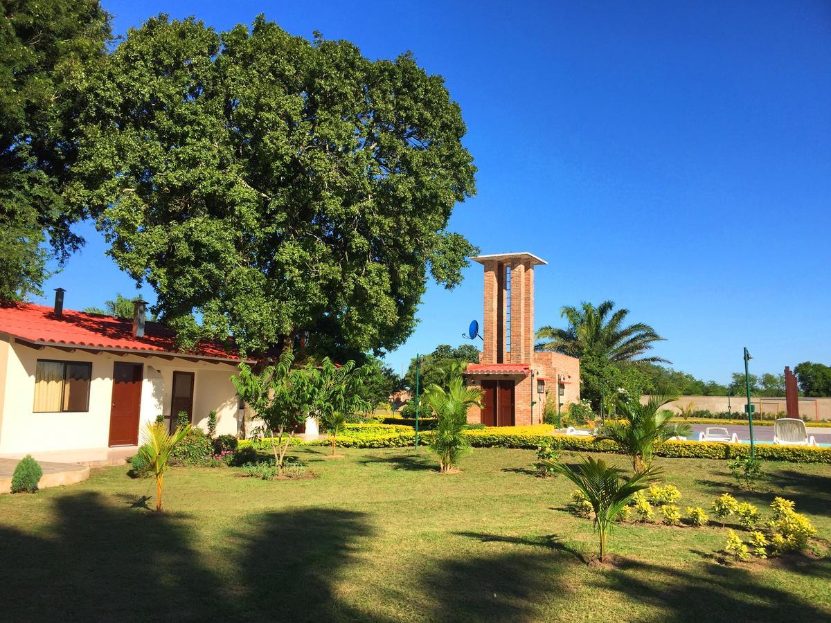 Los Jazmines Hotel Resort Warnes Exterior photo
