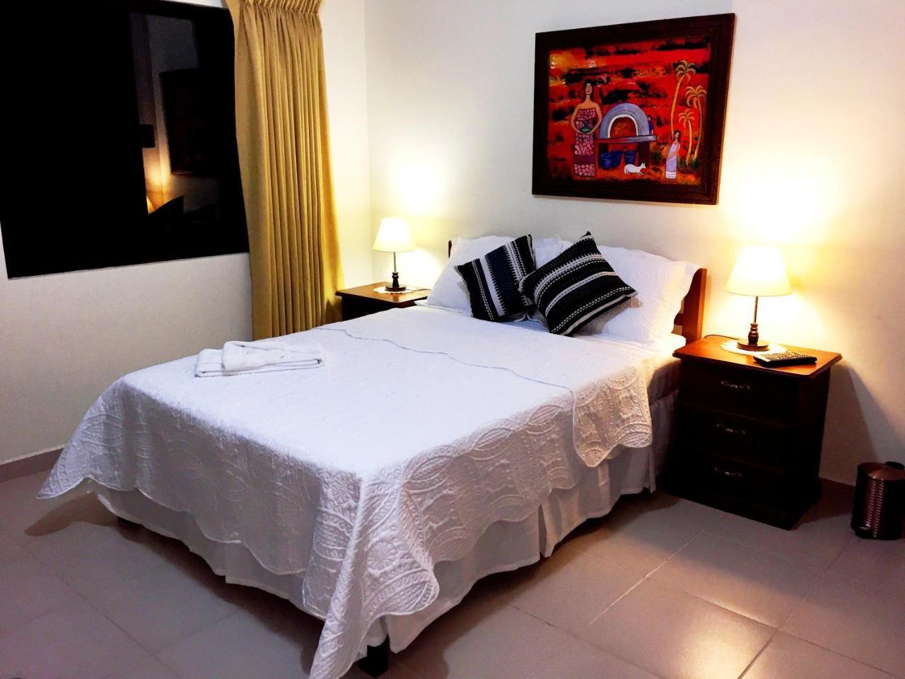 Los Jazmines Hotel Resort Warnes Exterior photo