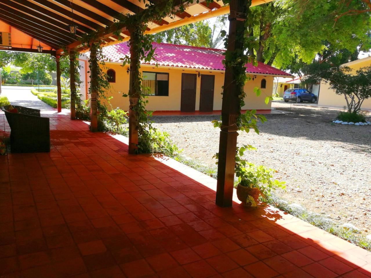 Los Jazmines Hotel Resort Warnes Exterior photo