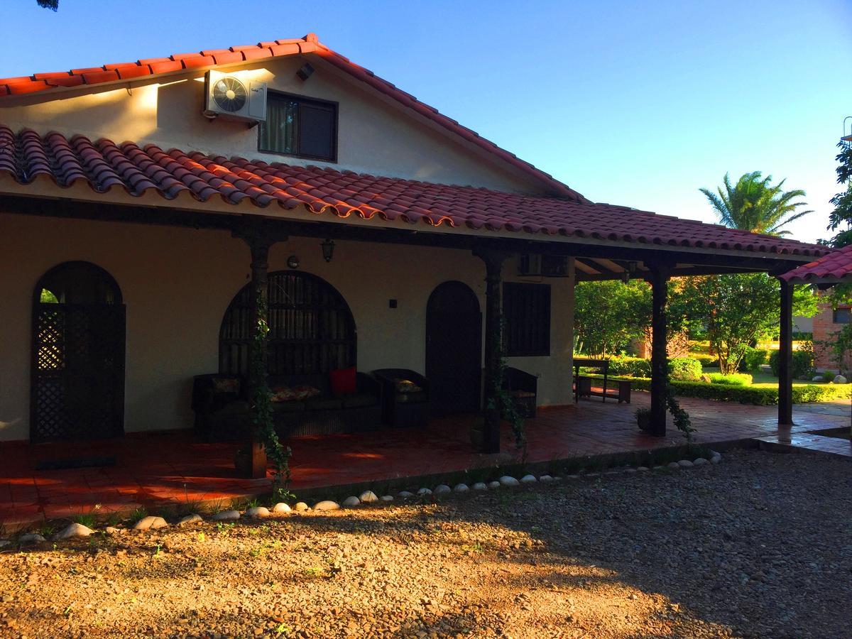 Los Jazmines Hotel Resort Warnes Exterior photo
