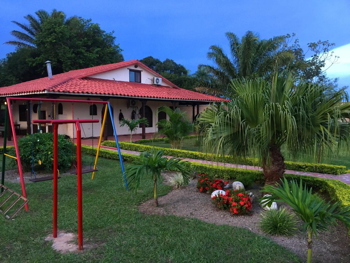 Los Jazmines Hotel Resort Warnes Exterior photo