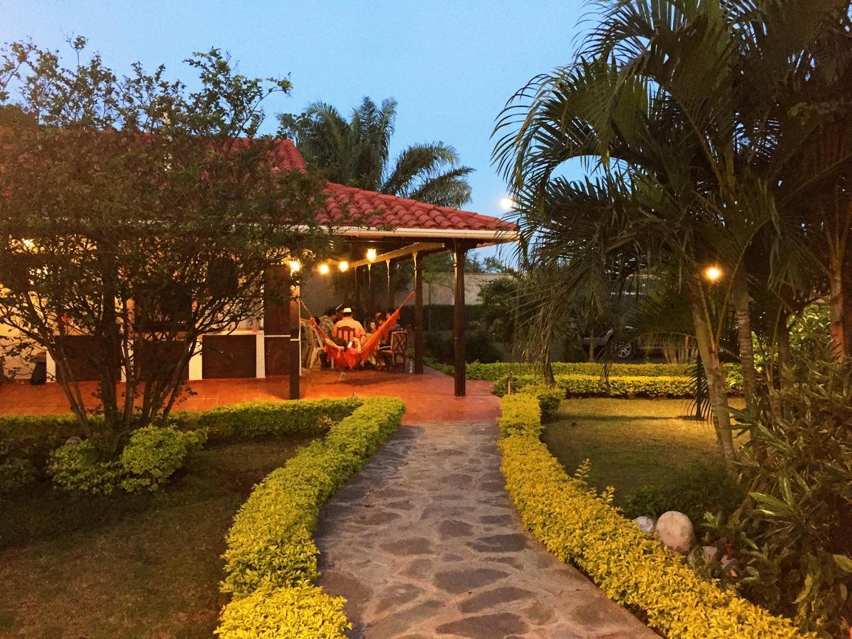 Los Jazmines Hotel Resort Warnes Exterior photo