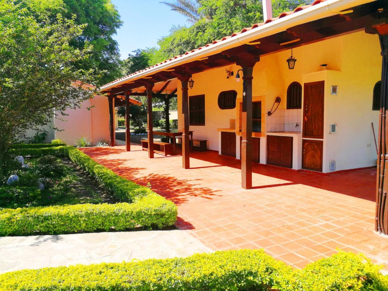 Los Jazmines Hotel Resort Warnes Exterior photo