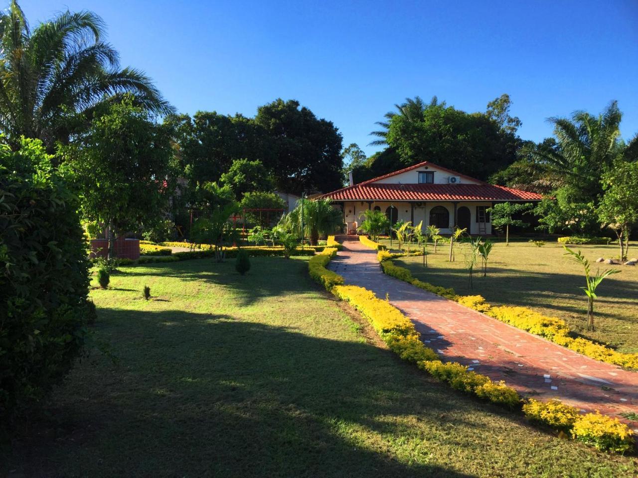 Los Jazmines Hotel Resort Warnes Exterior photo