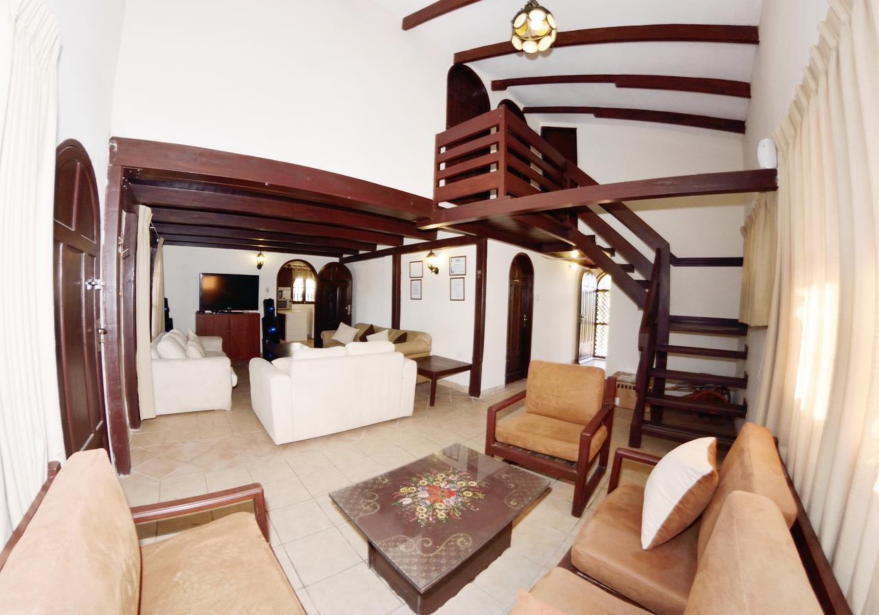 Los Jazmines Hotel Resort Warnes Exterior photo