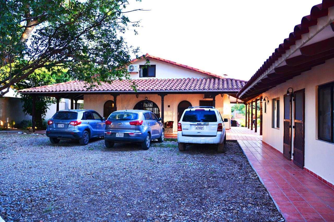 Los Jazmines Hotel Resort Warnes Exterior photo