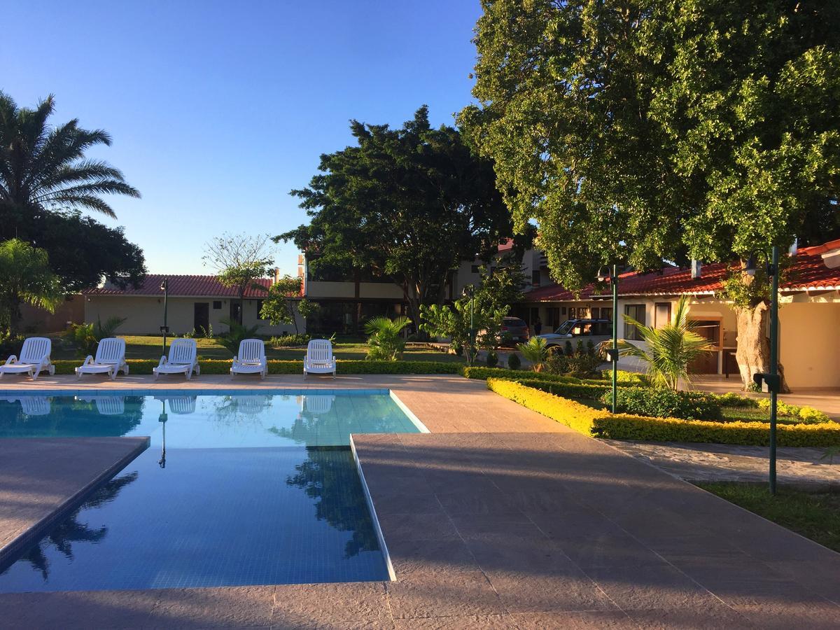 Los Jazmines Hotel Resort Warnes Exterior photo