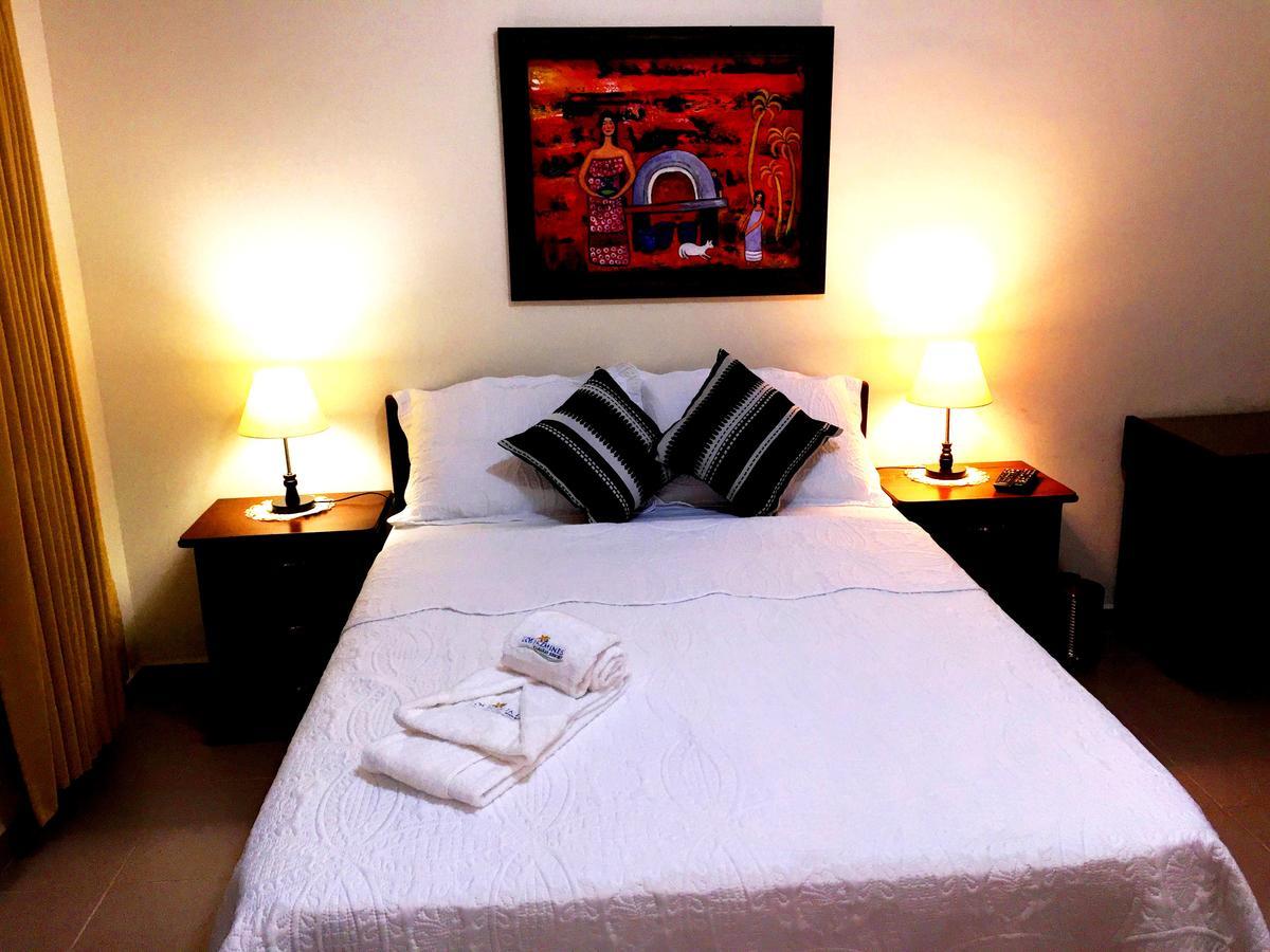 Los Jazmines Hotel Resort Warnes Exterior photo