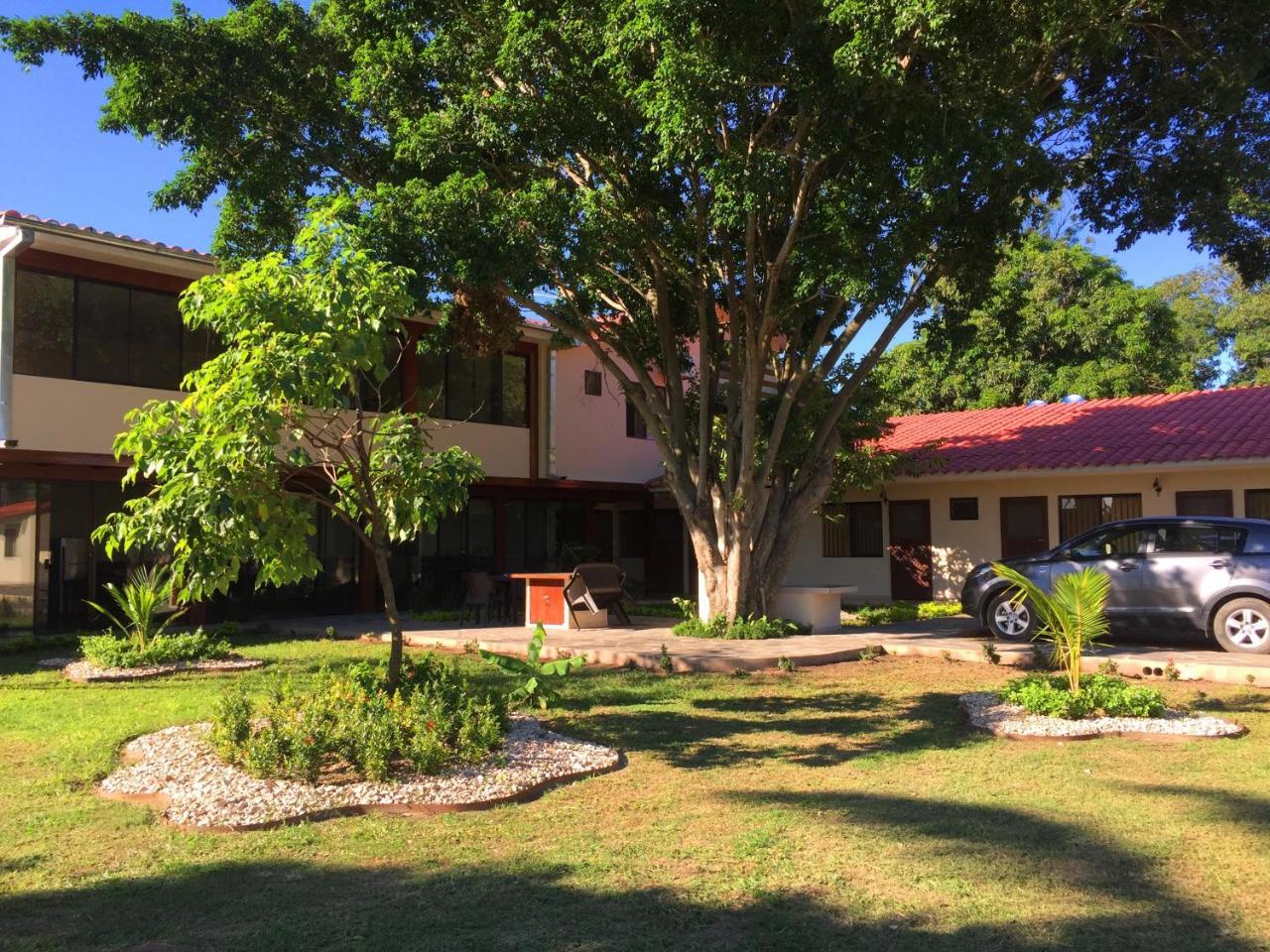 Los Jazmines Hotel Resort Warnes Exterior photo