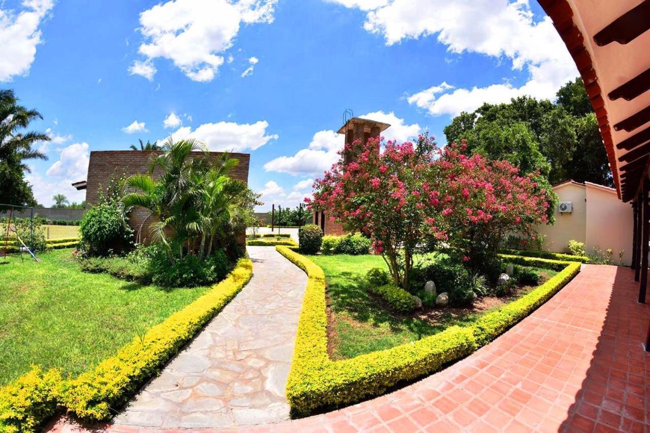 Los Jazmines Hotel Resort Warnes Exterior photo