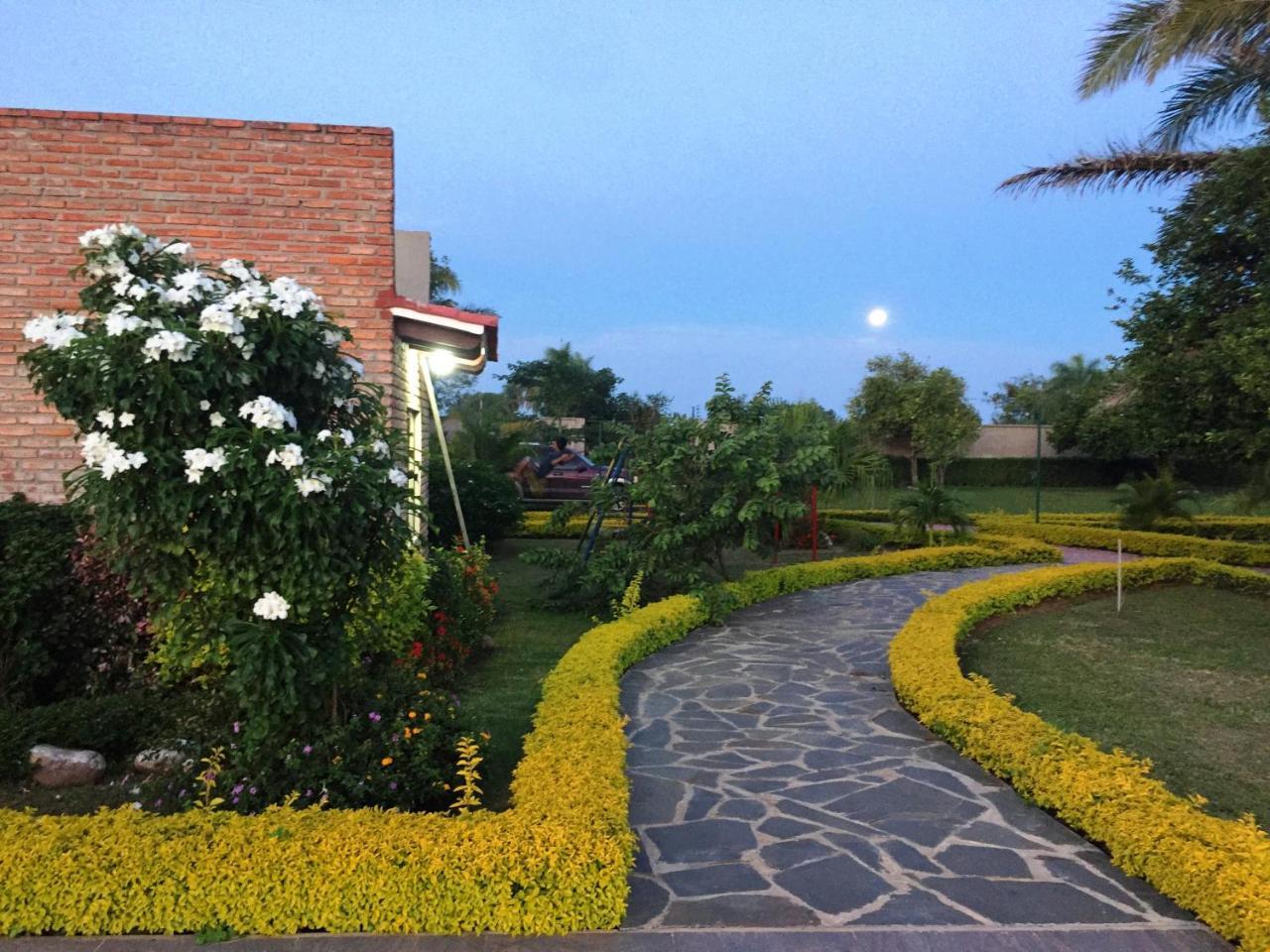 Los Jazmines Hotel Resort Warnes Exterior photo
