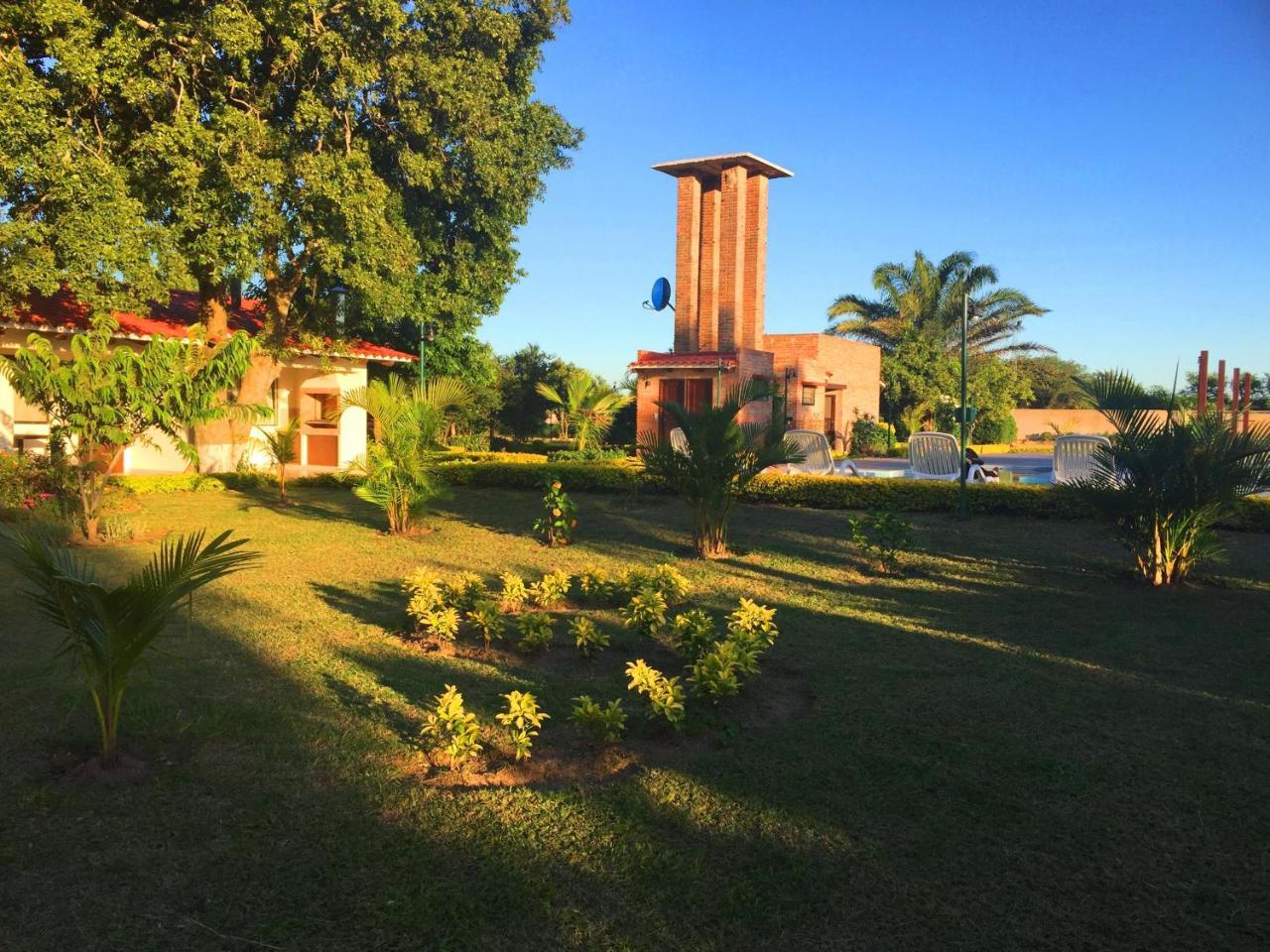 Los Jazmines Hotel Resort Warnes Exterior photo