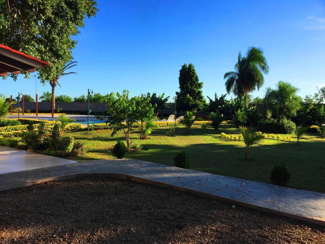 Los Jazmines Hotel Resort Warnes Exterior photo