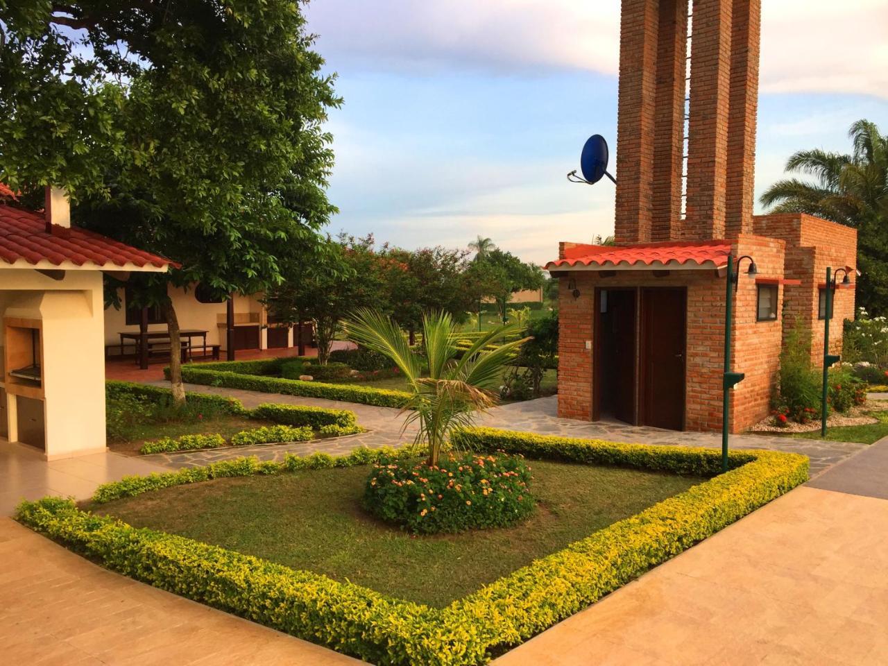 Los Jazmines Hotel Resort Warnes Exterior photo